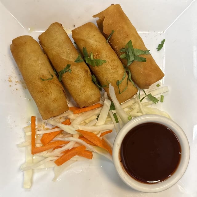 Veggie Spring Rolls (2pcs).