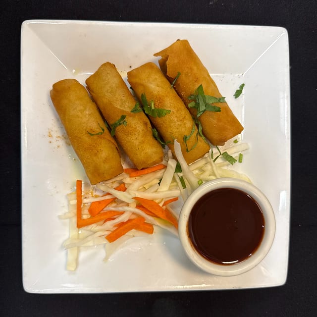 Veggie Spring Rolls (2pcs).