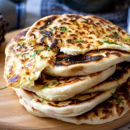 Cheese Naan (Mozzarella).